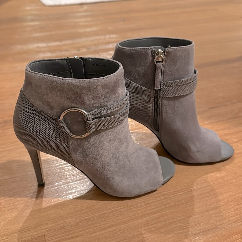 White House black market ankle boots 6.5